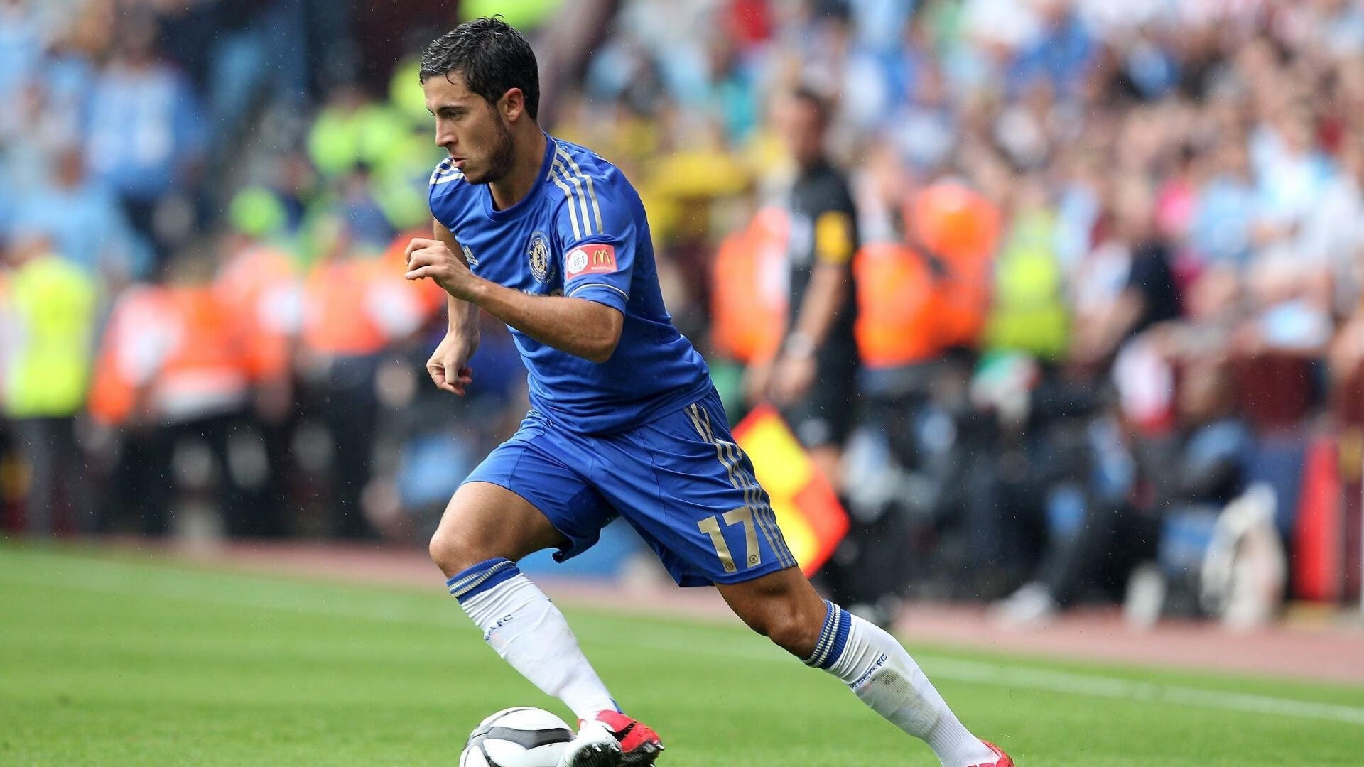 九游体育官网首页-拜恩斯将成为曼联新队长，球迷期待发挥更好，拜仁致敬曼联